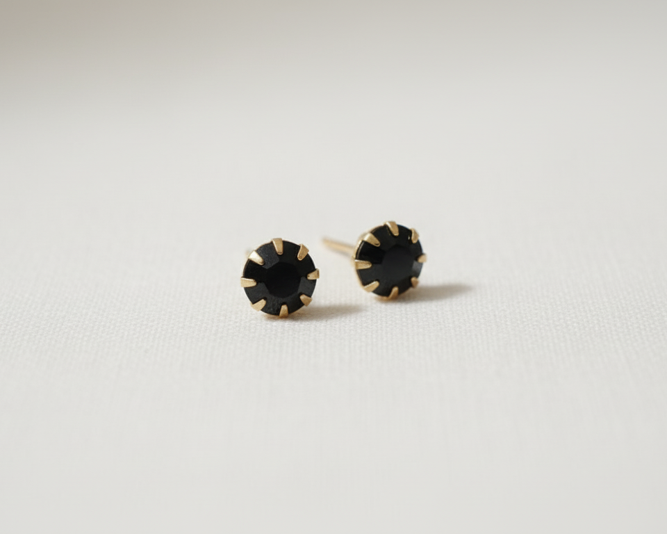 Black & Silver Antique Jewellery Trends: Styling Oxidized Chokers with Western Outfits