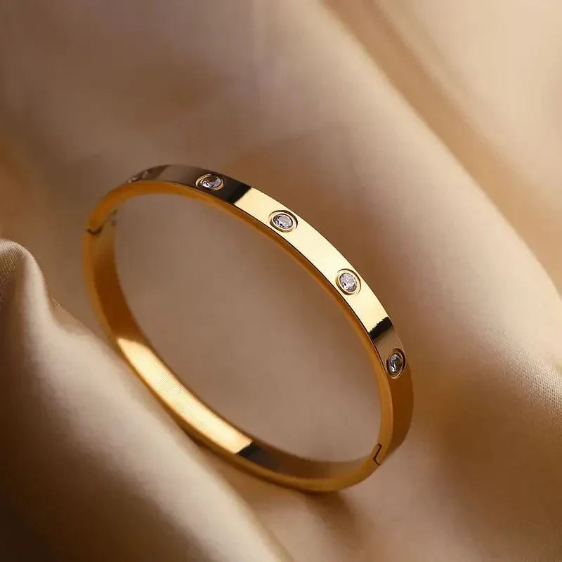 Understanding Micron Plating: Why Cheap Bazaar Jewellery Tarnishes in 3 Days